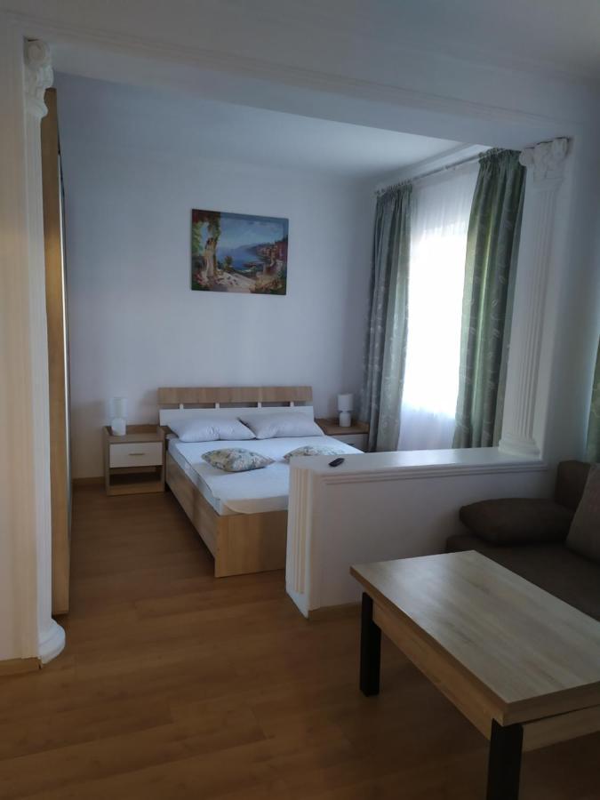 Loft House Aparthotel Odesa Exterior photo